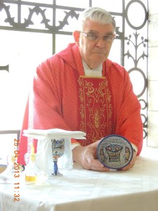Chaplain Fr Paul Hart displays iconic mosaic paten